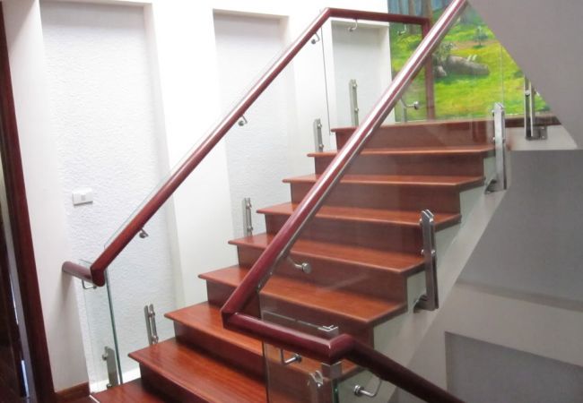 Các loại kính thường dùng làm lan can cầu thang