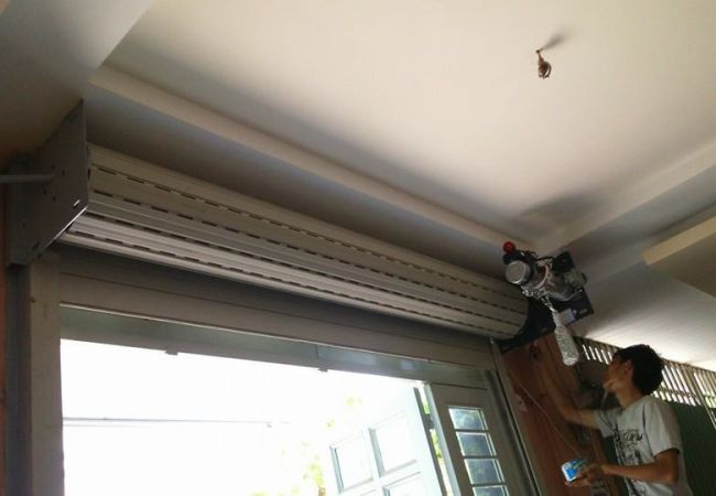 Các cách xử lý khi cửa cuốn bị kẹt