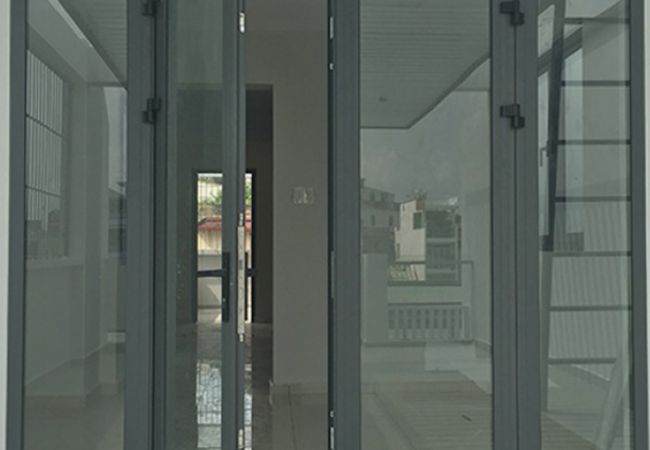 So sánh các loại cửa đi 1 cánh, cửa đi 2 cánh, cửa đi mở quay 4 cánh nhôm xingfa