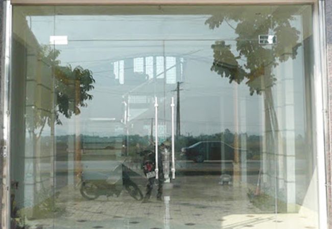 Cửa kính cường lực sử dụng phổ biến nhà ở tại Bến Tre