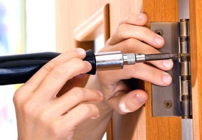 Các nguyên nhân khiến cửa nhôm bị cong vênh