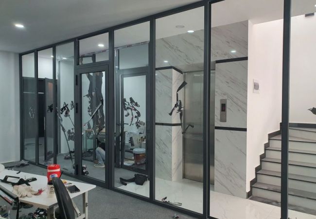 Phối màu cửa nhôm xingfa và tường văn phòng tại Bến Tre nên như thế nào ?