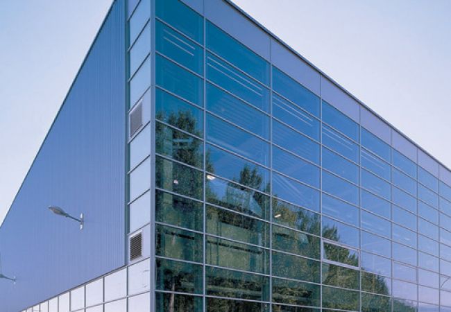 Các loại kính thường dùng làm mặt dựng nhôm kính tòa nhà